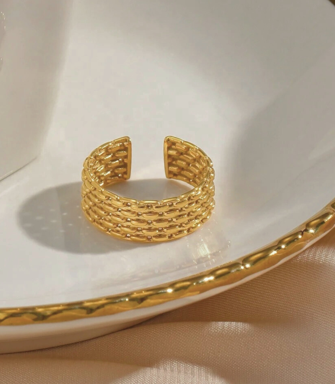 Dove Ring