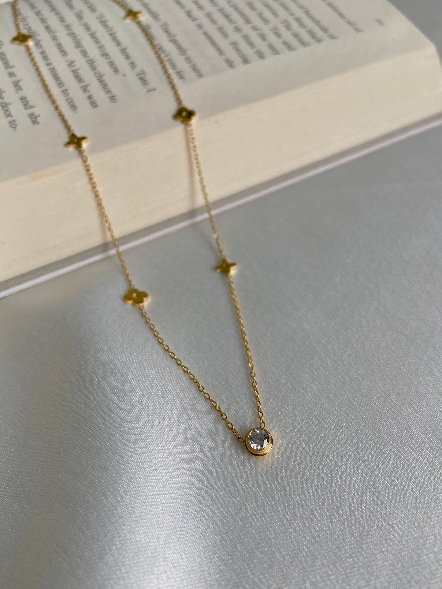 Alara - Gold Clover Dainty Necklace