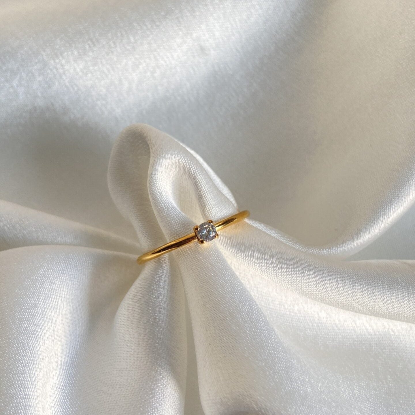 Nova - Minimalist Solitaire Ring