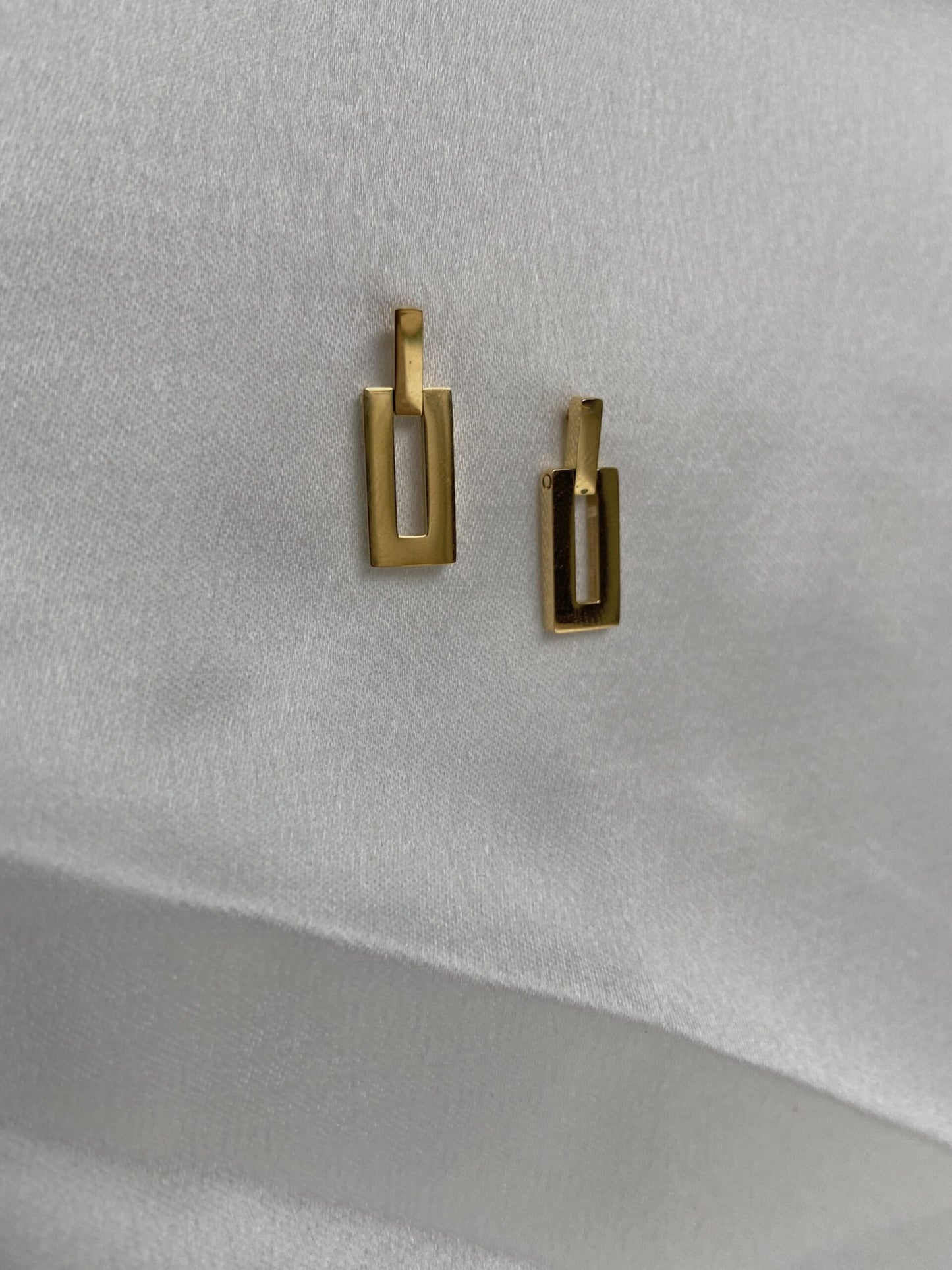Golde studs