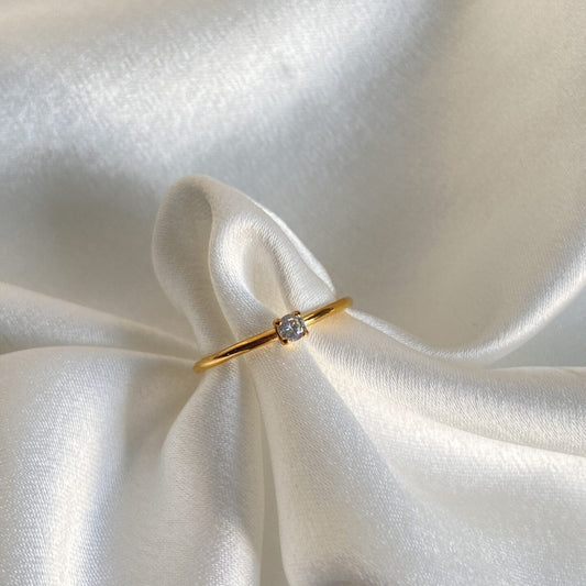 Nova - Minimalist Solitaire Ring